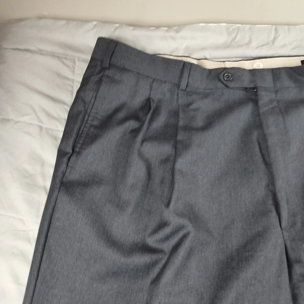 Jos. A. Bank Dress Pants Mens 42L Gray Excellent 100% Wool Pleated‎ Made in USA